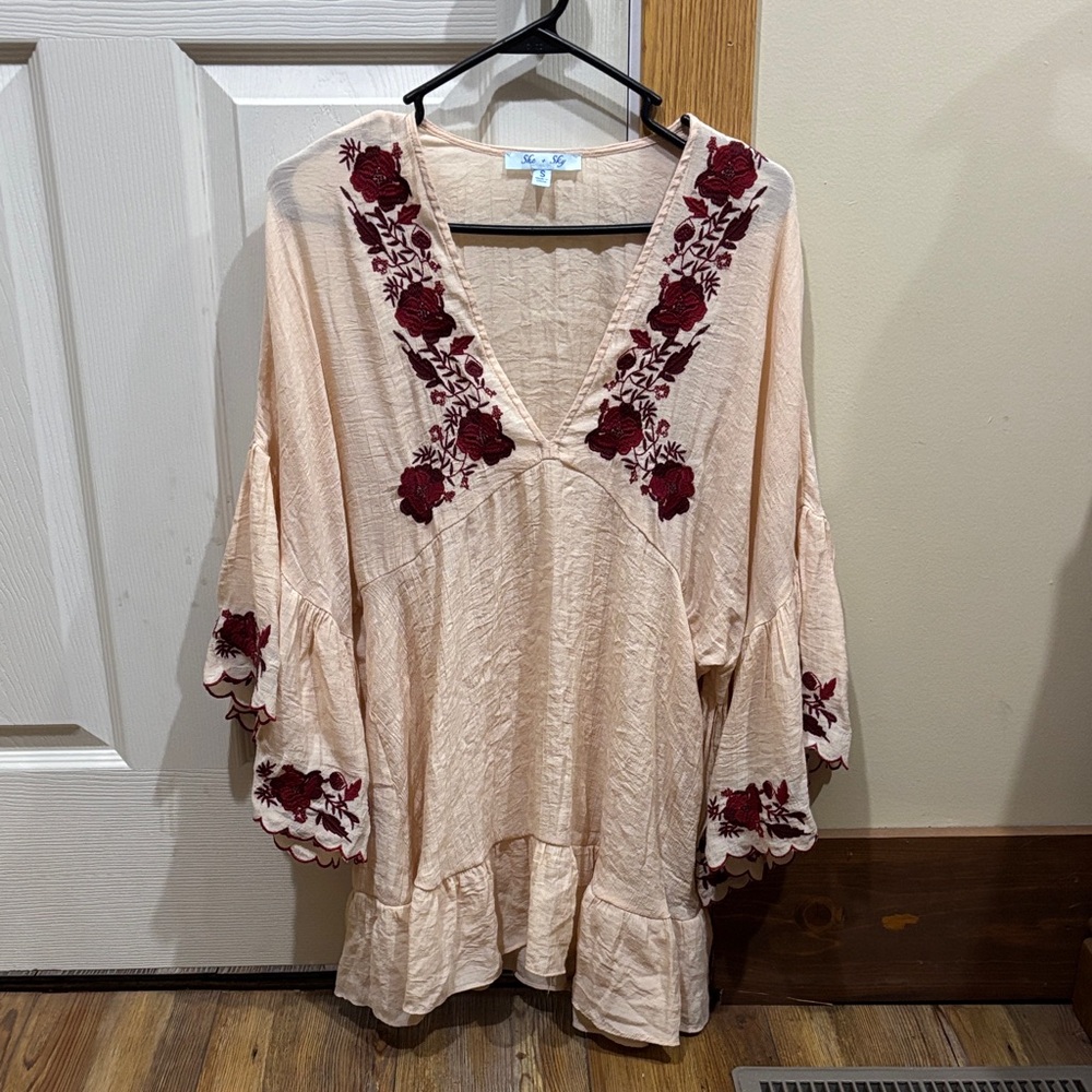 She & Sky Peachy Cream Tunic with Red Floral Embroidery